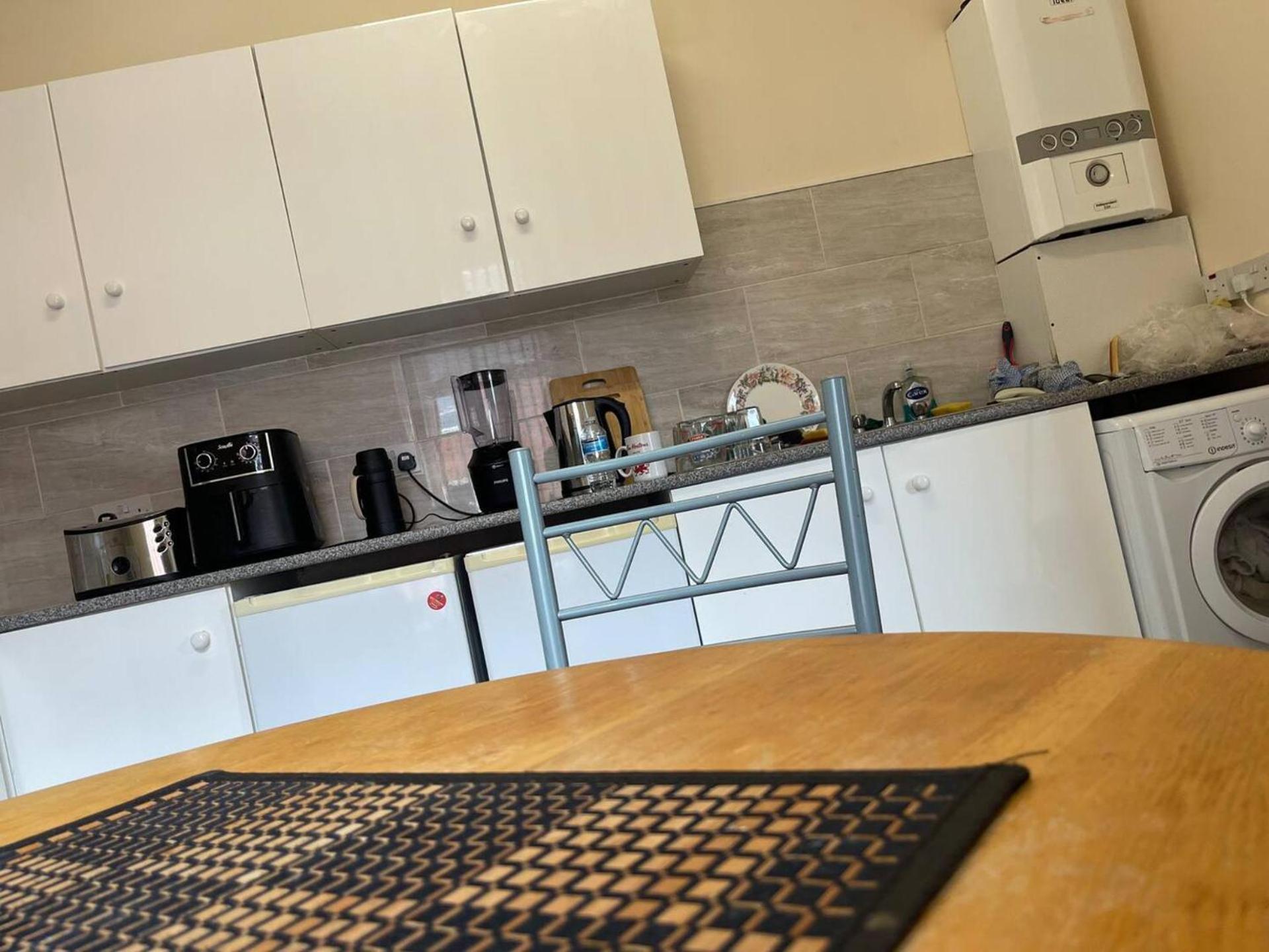 2-Bed Apartment - Sleeps 4 - Street Parking - Wifi Manchester Exterior photo