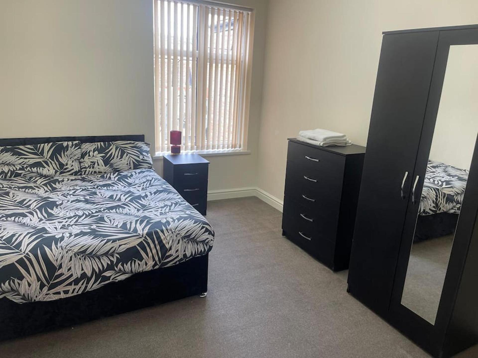 2-Bed Apartment - Sleeps 4 - Street Parking - Wifi Manchester Exterior photo
